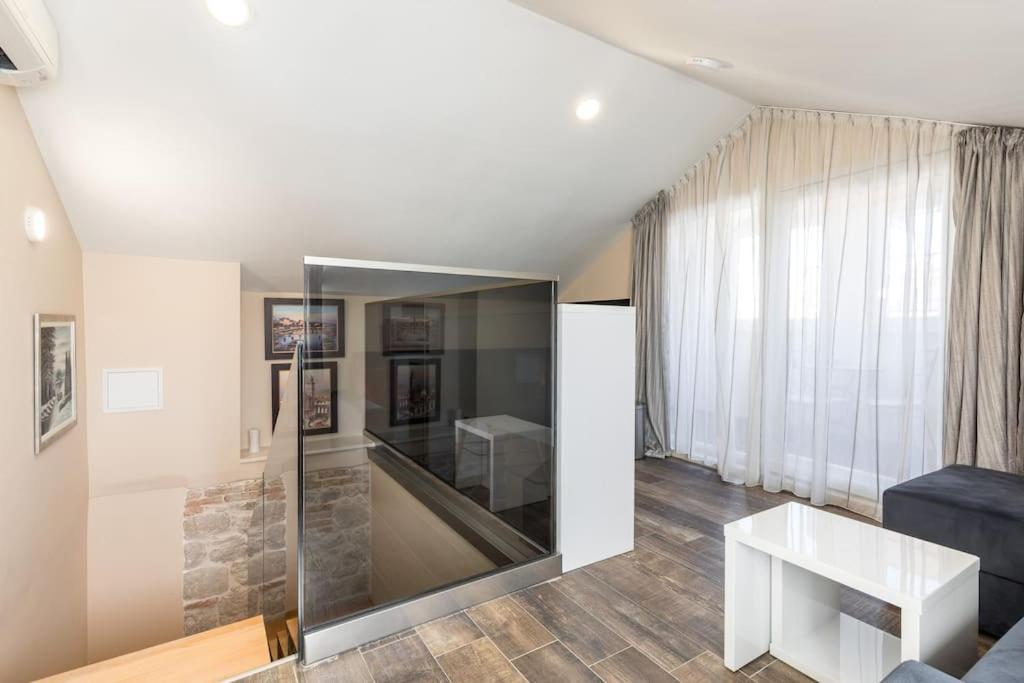 Elegant Residence Rooms & Apartments Split Exterior foto